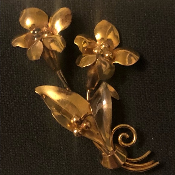 Carl Art Jewelry - ❤️ VTG CARL ART Floral Brooch